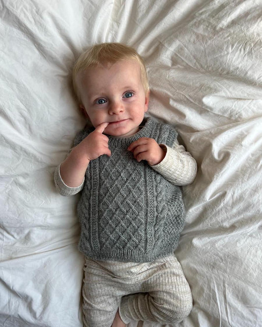 PetiteKnit - Moby Slipover Baby (Anleitung)