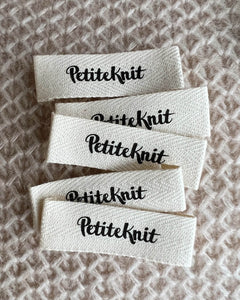 "PETITEKNIT"-LABEL